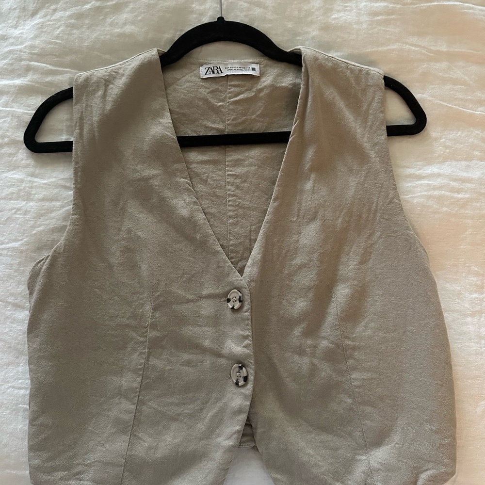 Zara Women's Beige Buttoned Vest Top